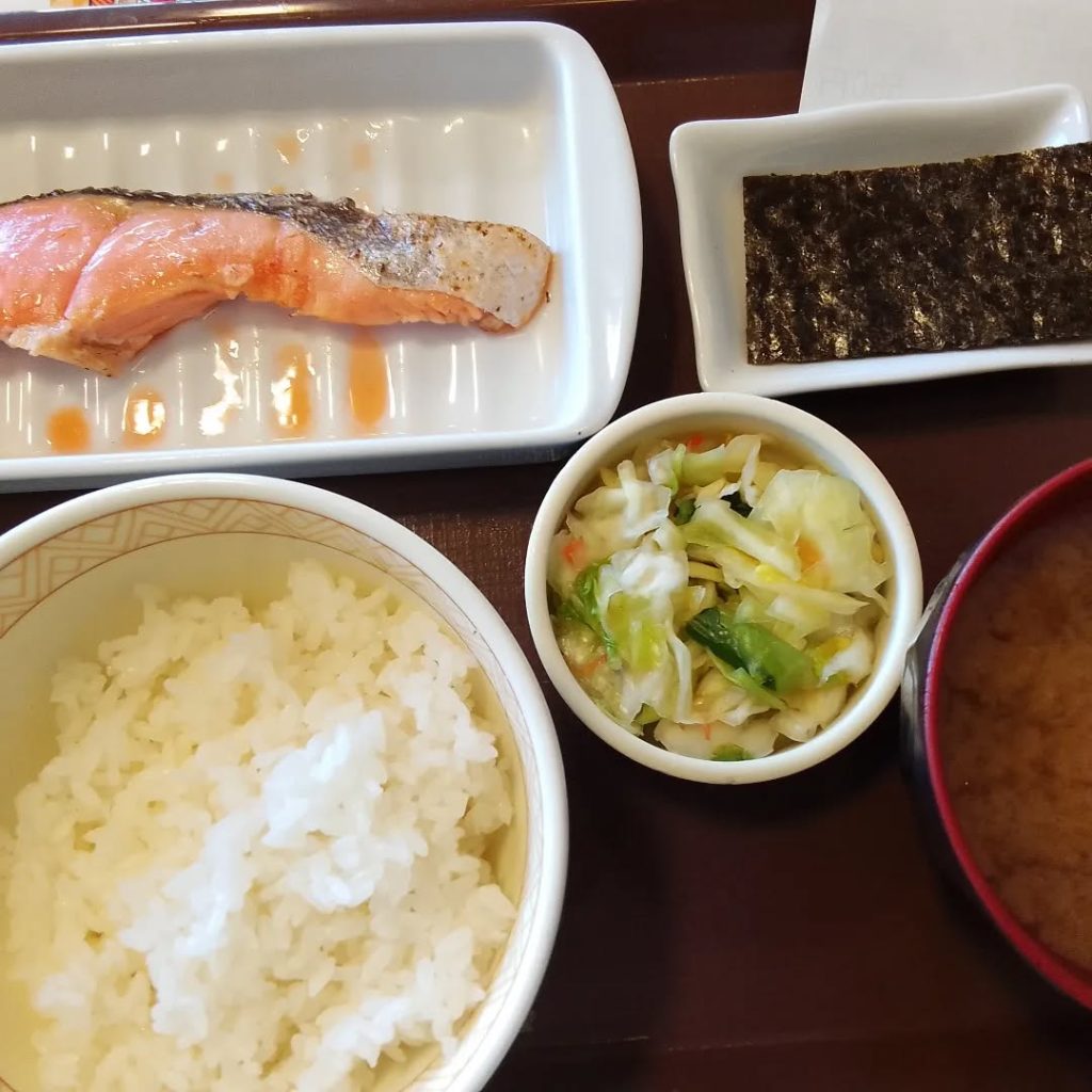 すき家　鮭定食