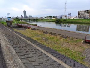 鶴見川