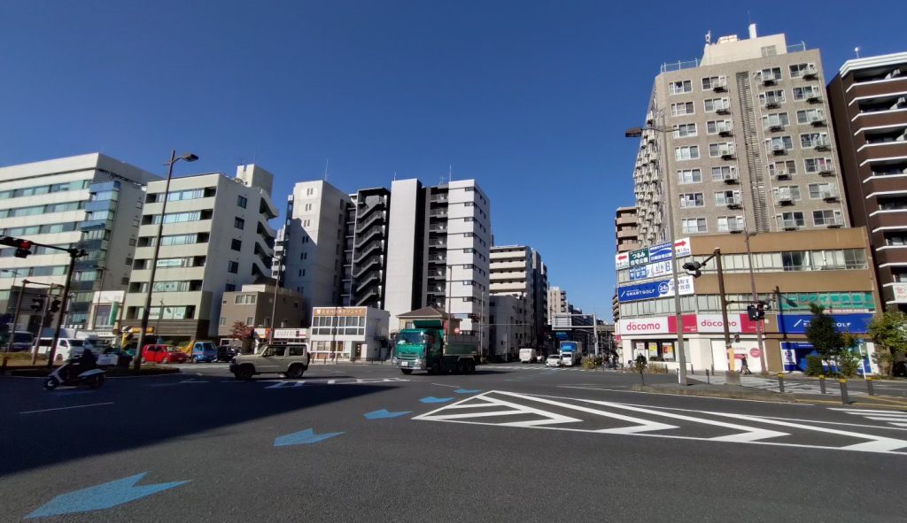 鶴見警察署前交差点