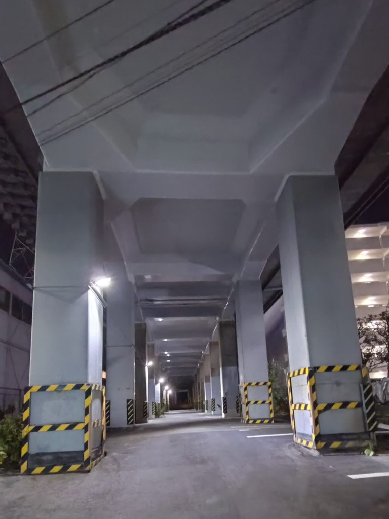 東海道新幹線の高架下